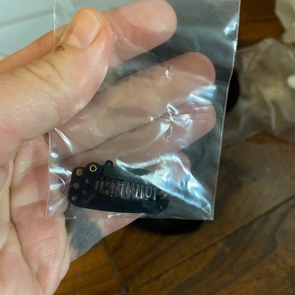 NIB lovrio 16” hair extensions w clips and comb - Picture 5 of 10